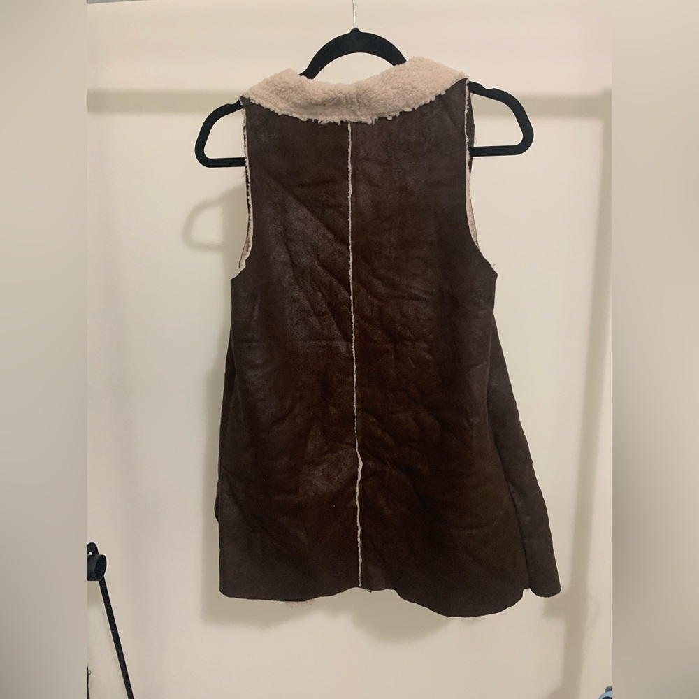 Vest - Picture 7 of 8